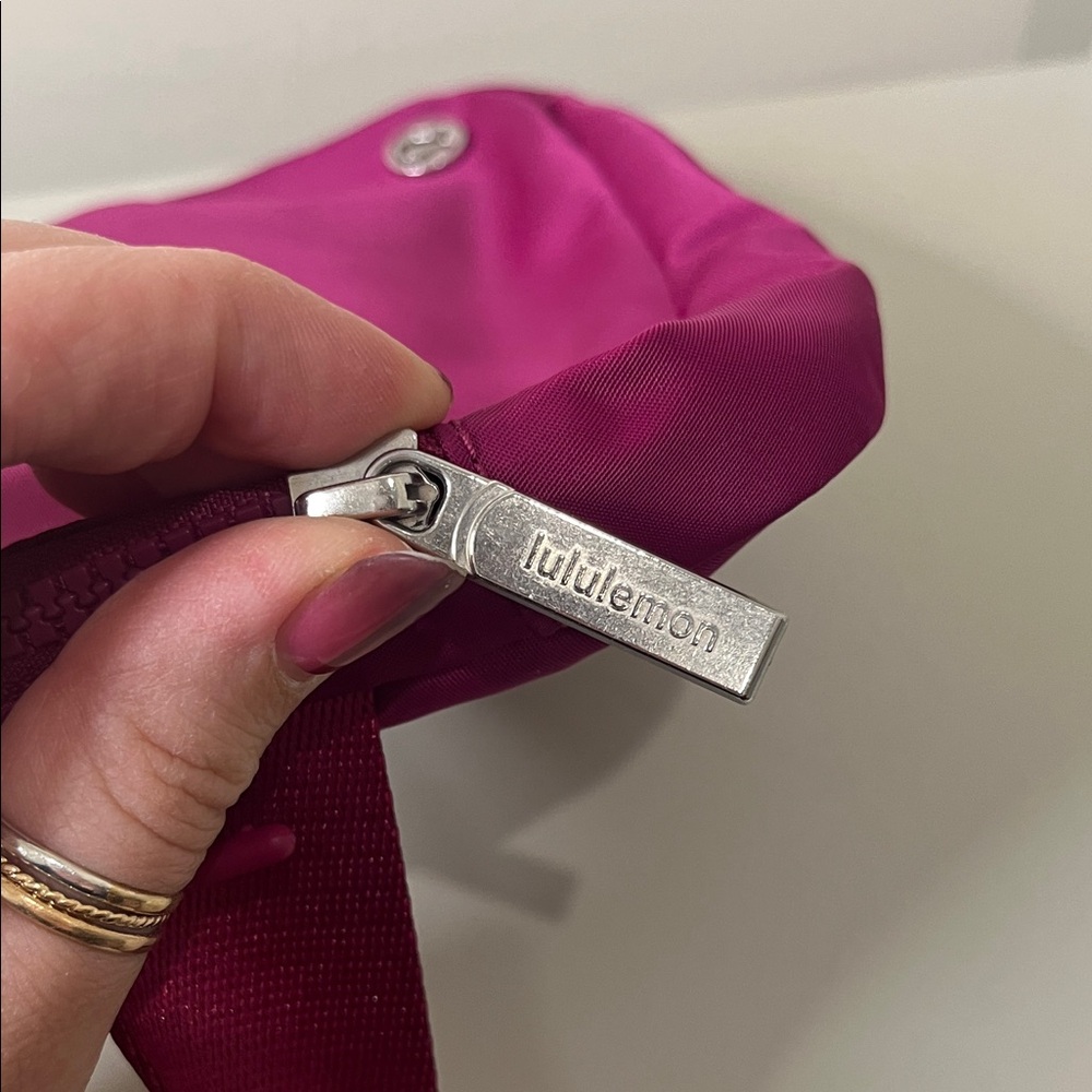 lululemon athletica Magenta Everywhere Belt Bag - Picture 5 of 9